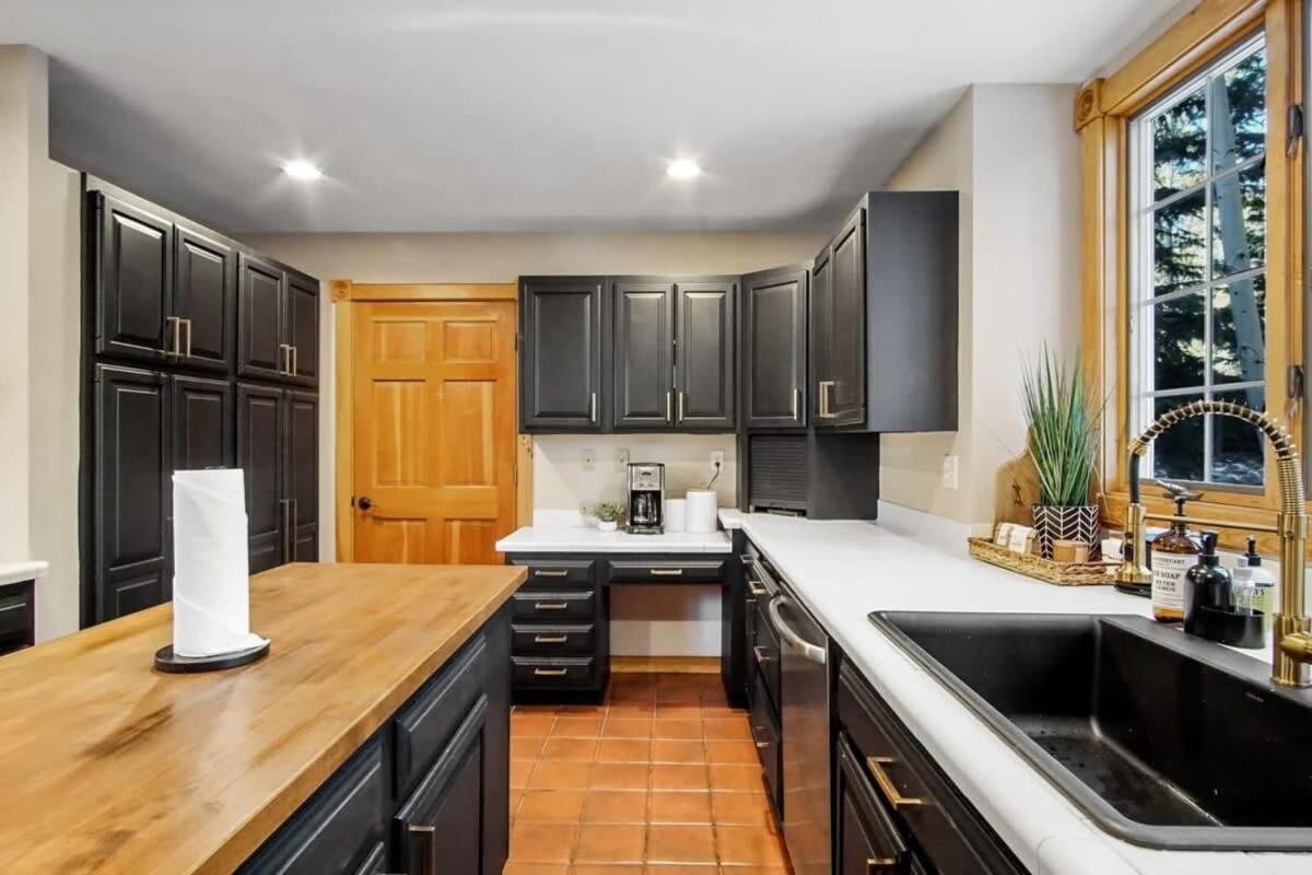 9 Bdr Close To Main Street With Secluded Hot Tub Breckenridge Exterior photo